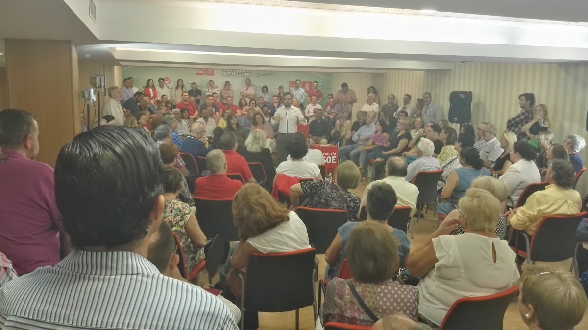 Asistentes al acto de ayer.