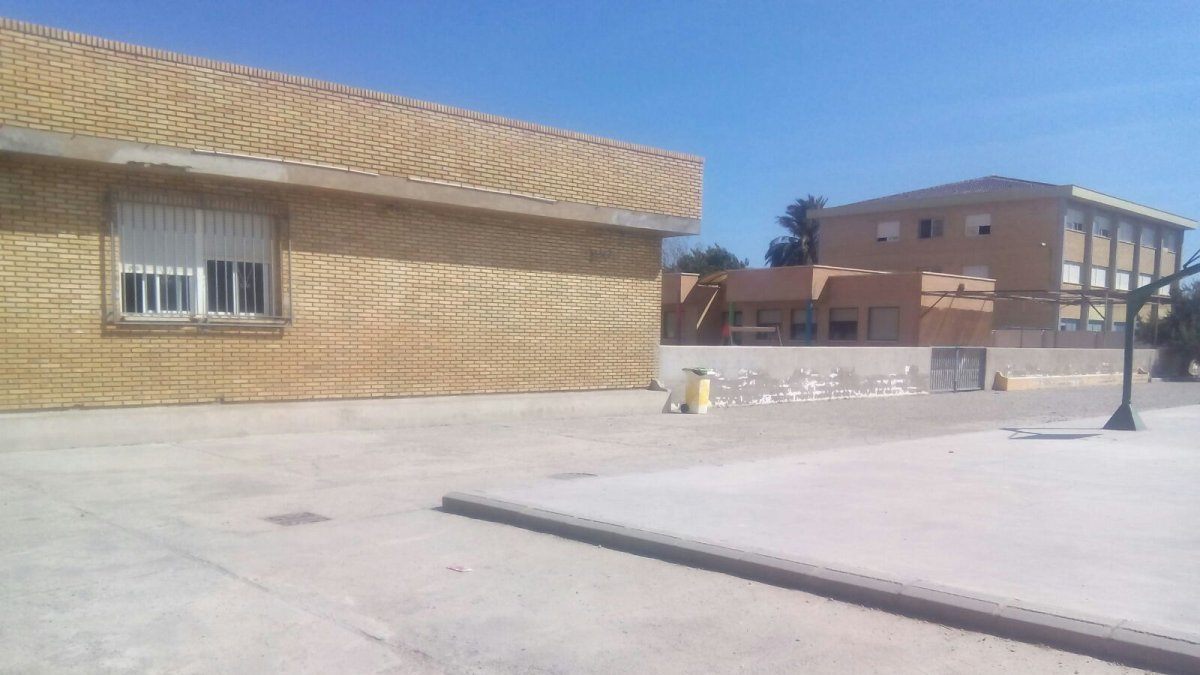 El patio de un centro escolar de Adra