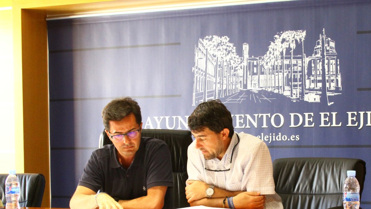 El alcalde de El Ejido, Francisco Góngora junto a Alberto Gónzalez