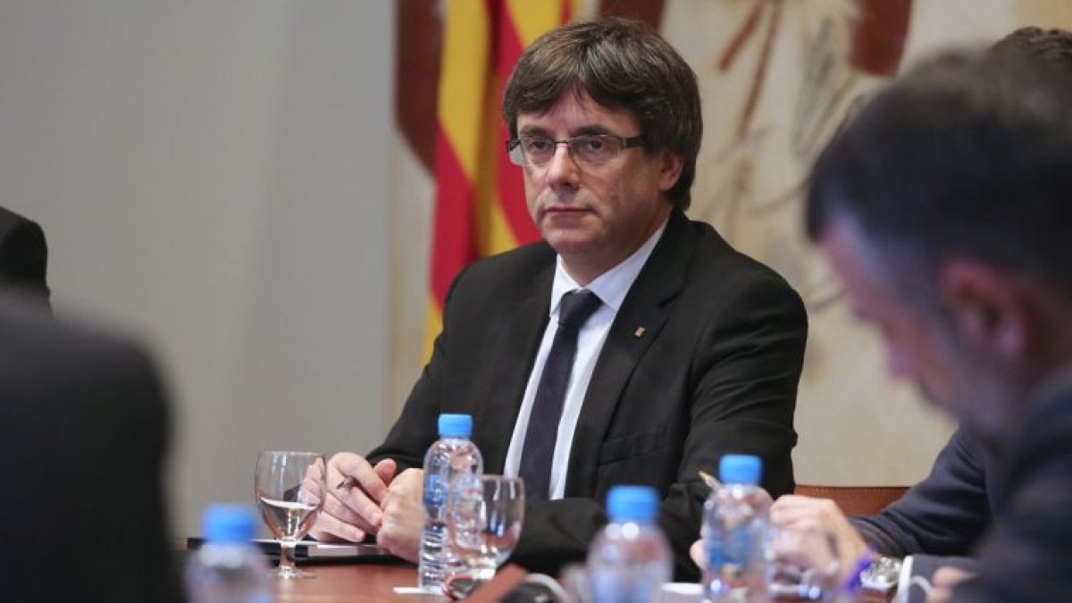 Carles Puigdemont, en la reunión de urgencia de hoy de su gobierno / Govern de la Generalitat