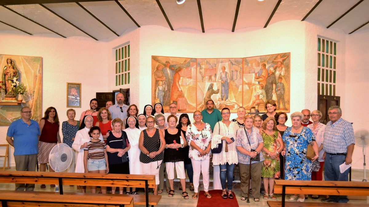 Colectivos parroquiales de Santa María de Belén; la presidenta de la Federación Gitana, el director de Cáritas, la coordinadora de Voluntariado de la