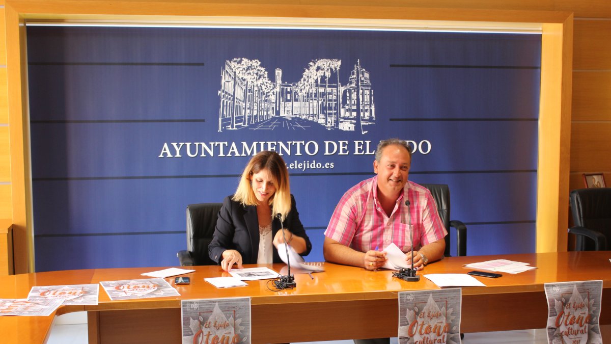 Portavoz José Fco. Rivera detallando los caminos.