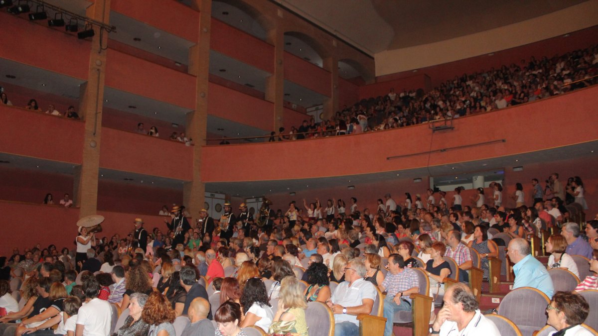 Un Auditorio Maestro Padilla lleno hasta la bandera disfrutó con la impresionante gala conmemorativa del 15º aniversario de Clasijazz.