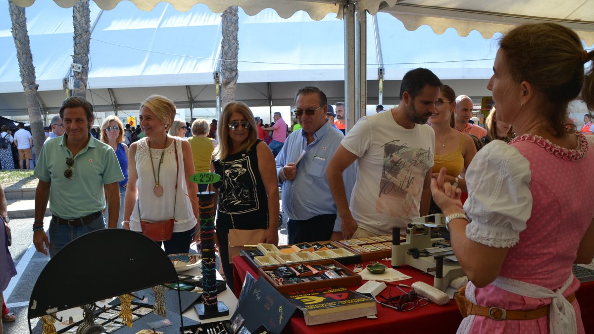 La Urba vivió una jornada festiva con artesanía, gastronomía y buena música.