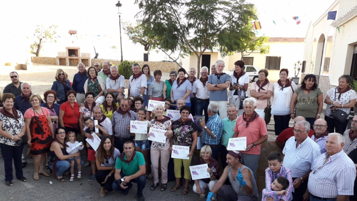 Foto de familia de concursantes y participantes.