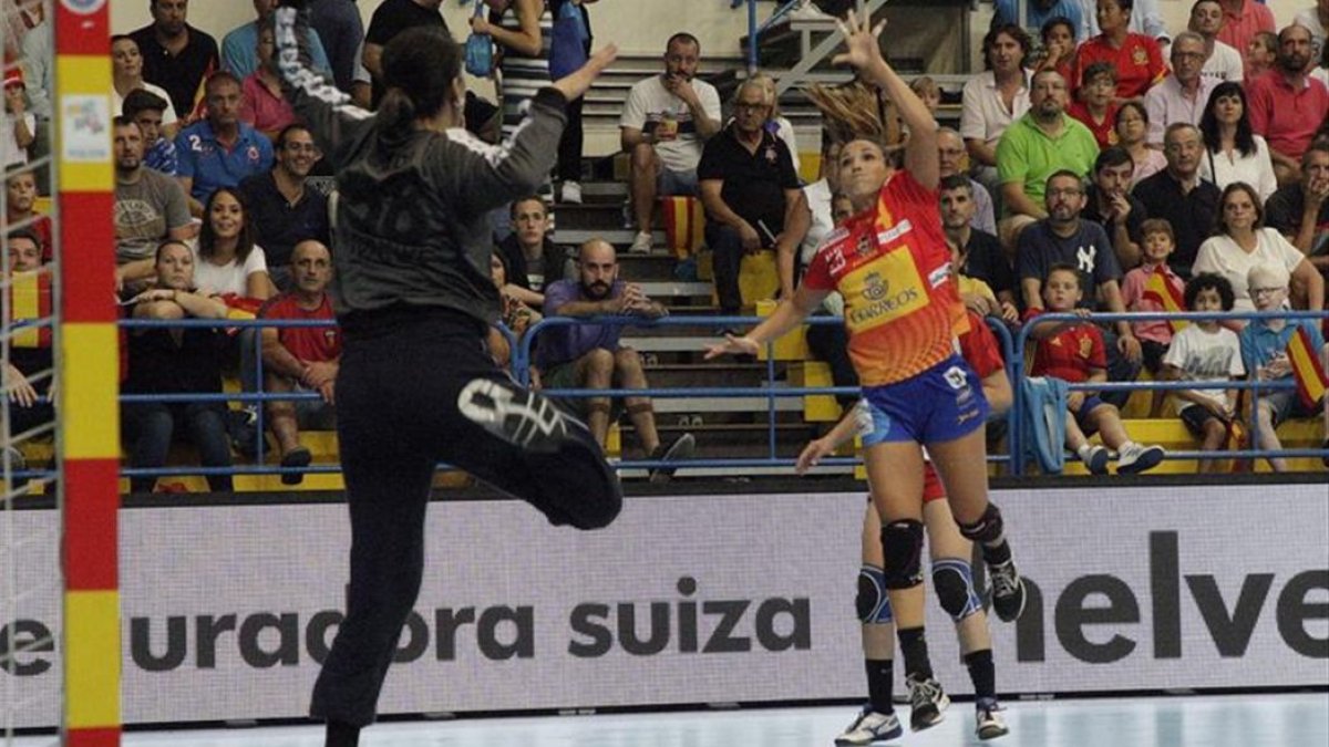 Carmen martín estuvo estelar marcando 12 goles.