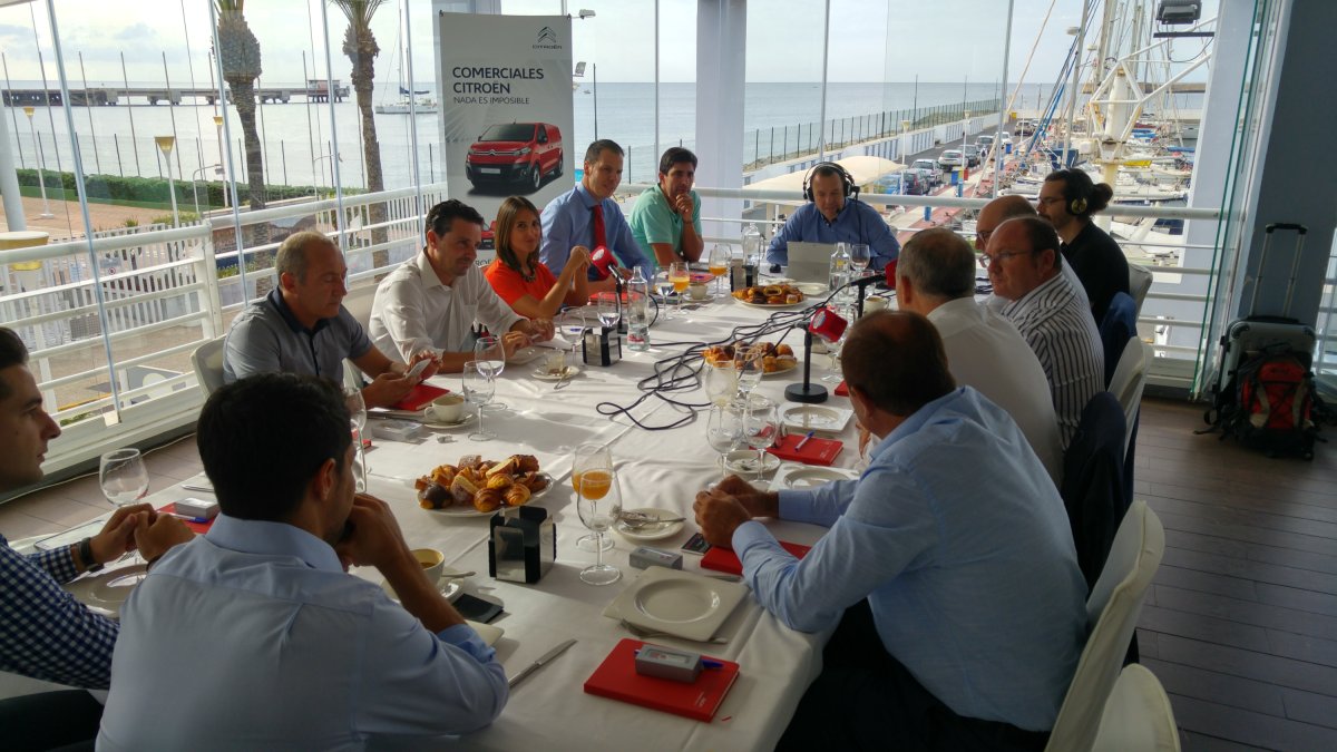 Encuentro con empresarios celebrado por Salinas Car