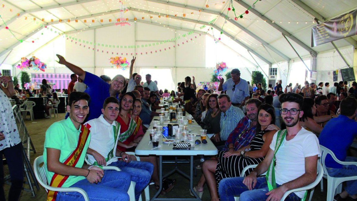 Un animado grupo en las fiestas de Pulpí