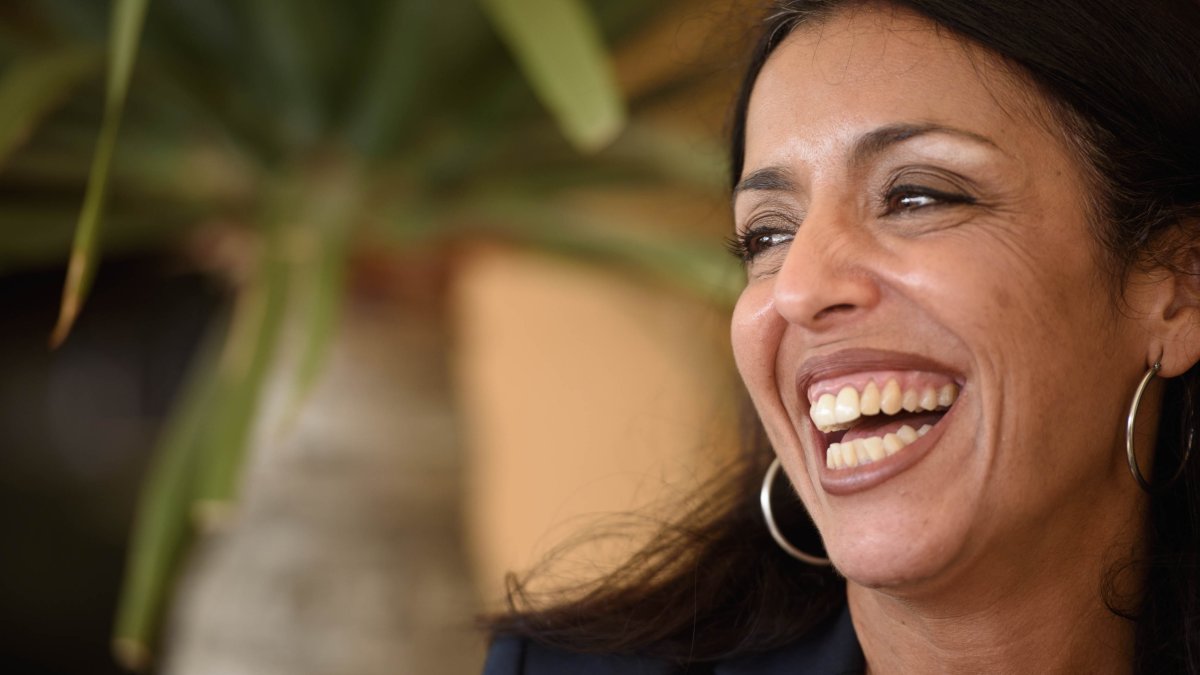 Marta Bosquet ríe durante un momento de la entrevista con La Voz