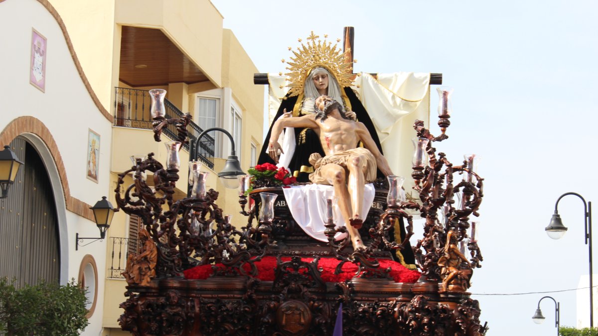 Imagen de la Santísima Virgen de la Piedad el pasado Viernes Santo por las calles de Vera.