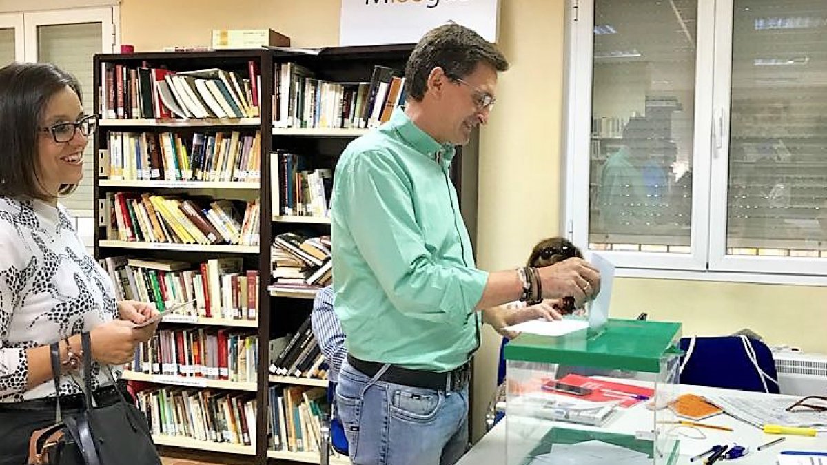 Teruel, votando en Chirivel.