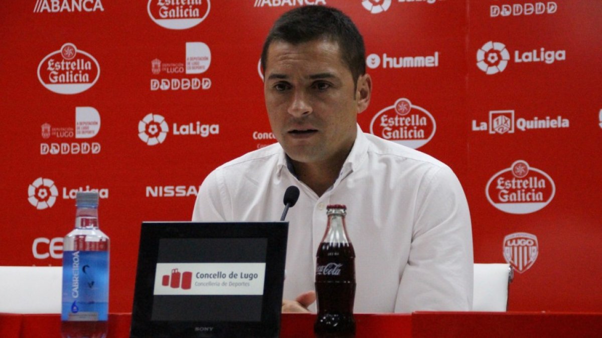 Francisco pone en órbita al Lugo.