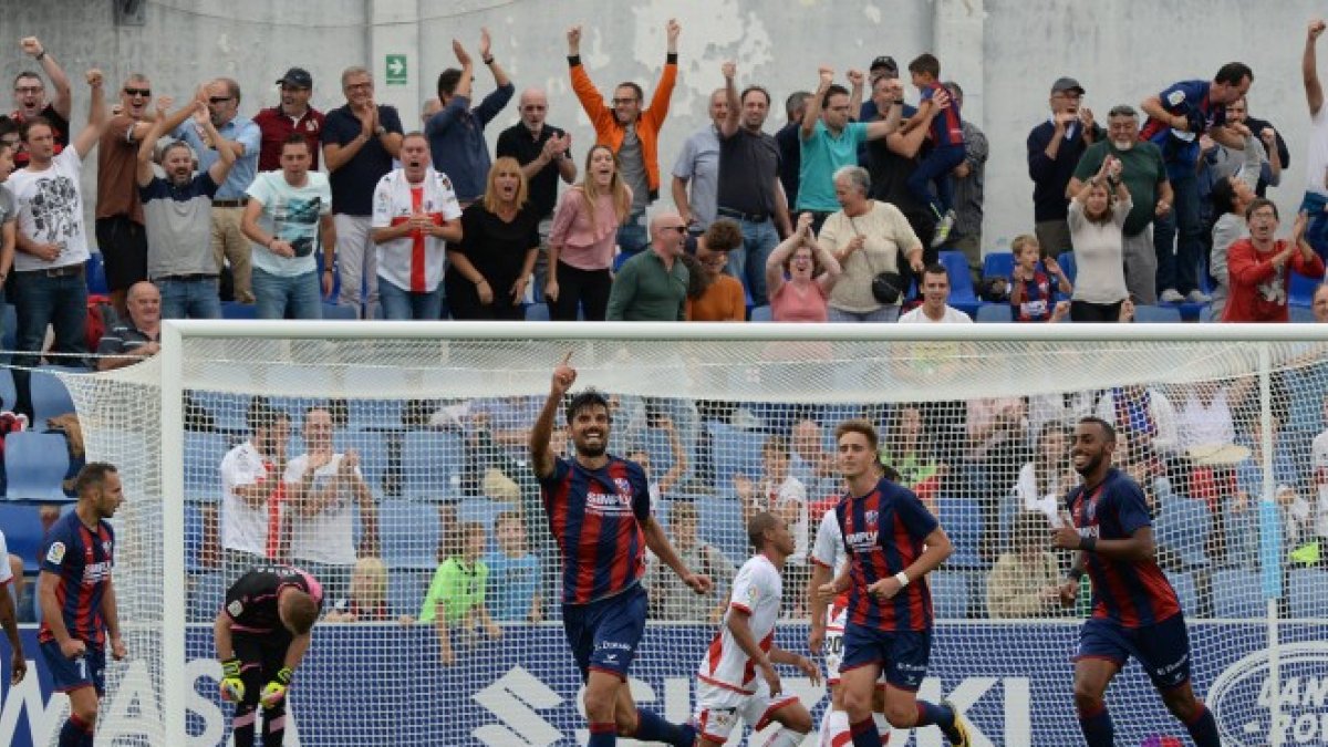 Celebrando el tanto del empate al filo del descanso.