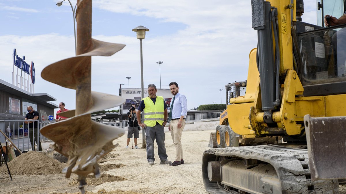 El nuevo parque canino estará junto al supermercado Carrefour.