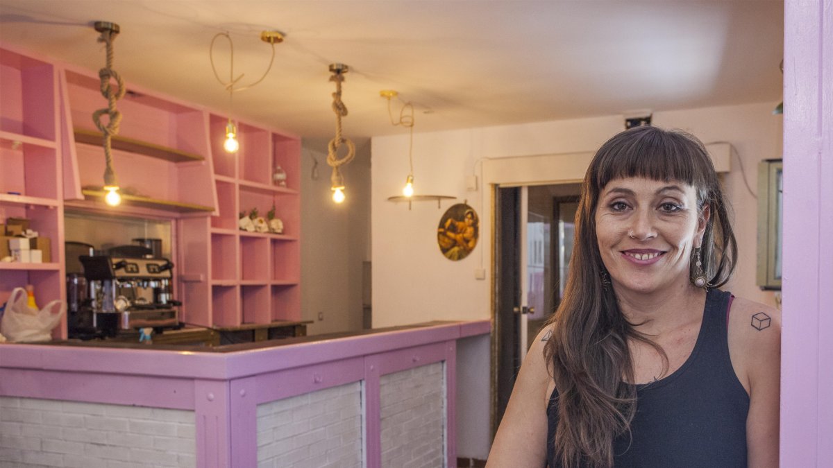 Mayka Cortés en Las Macetas, el bar que ha inaugurado este pasado sábado en Cáceres.