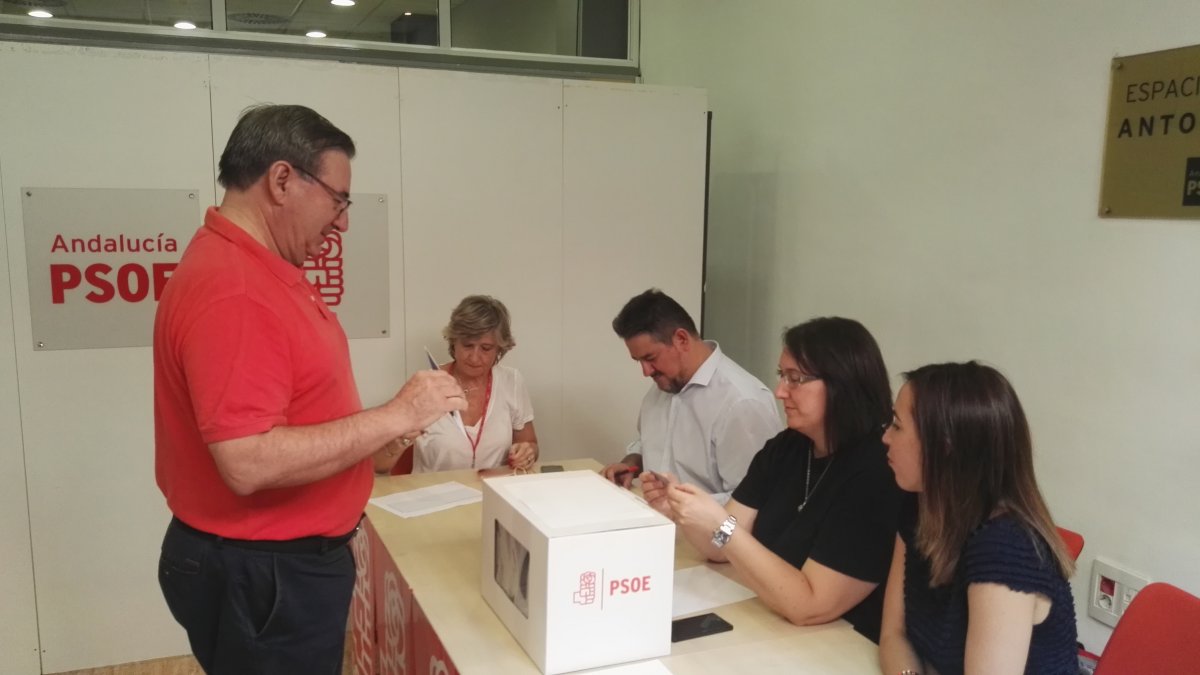 Fernando Martínez, votando el domingo.