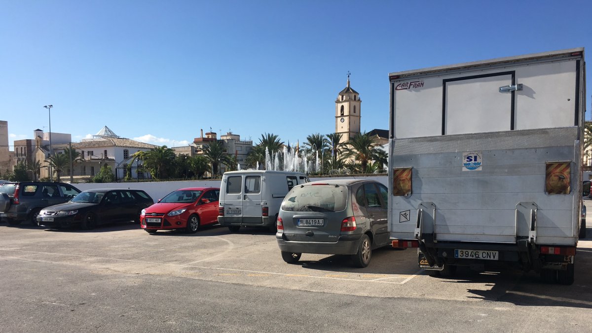Los puestos de frutas y verduras no se instalaron ayer en el Recinto Ferial de Albox.