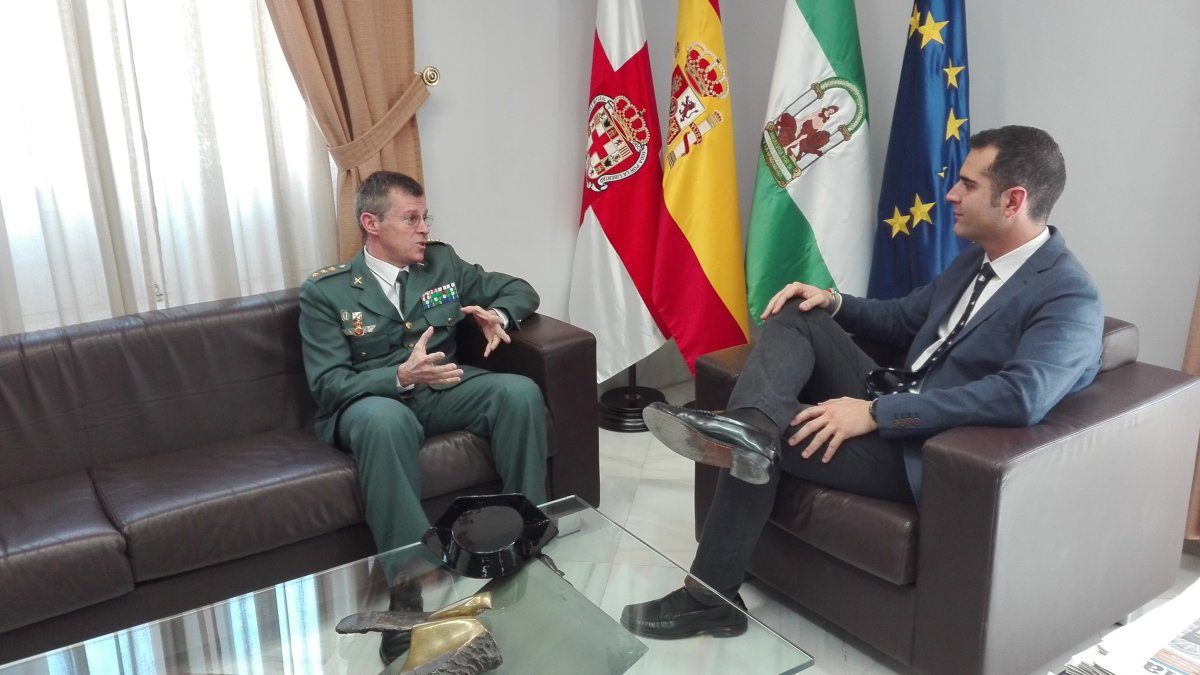 Fernández Pacheco con el coronel de la Guardia Civil, Arturo Prieto