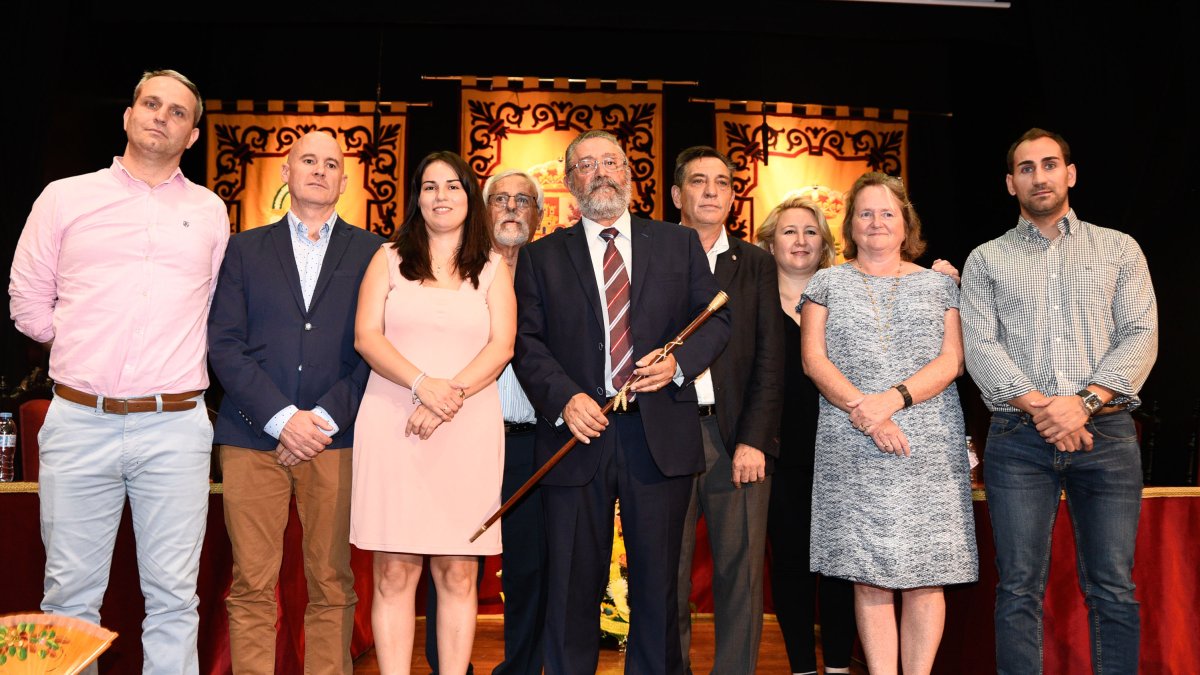 El equipo de Gobierno, con el alcalde y los ocho concejales socialistas, tras el nombramiento de Torrecillas.