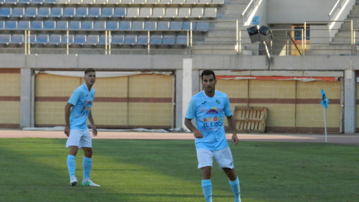 Carralero y Javi Hernández están siendo fijos dentro de los planes de Alberto González.