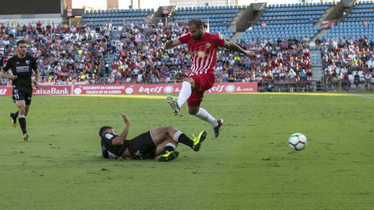 Nano en el Almería-Huesca.