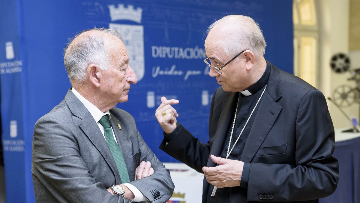 Amat y González,  ayer en la Diputación, tras la firma del convenio.