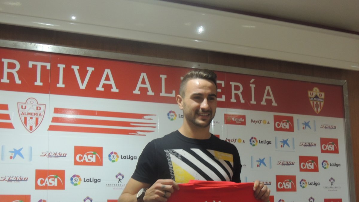 Juan Muñoz en su puesta de largo con el Almería.