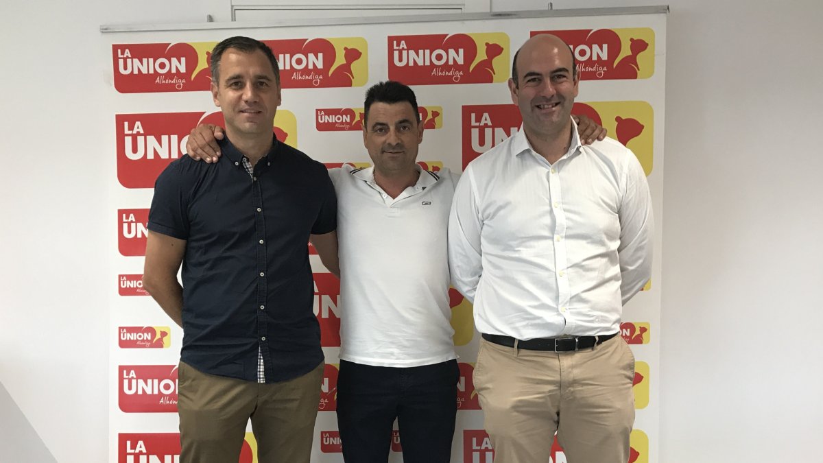 De izquierda a derecha: José Juan Barranco, nuevo director general de ParqueNat; José Ángel Gonzalez, presidente de ParqueNat; y Jesús Matías Barranc