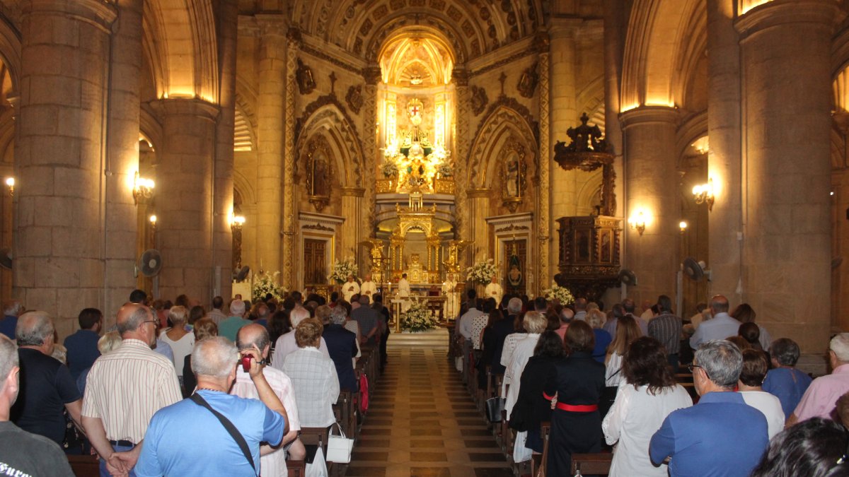 El Santuario de la Virgen del Mar, ayer durante la misa de desagravio.