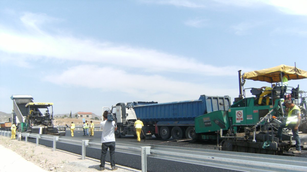 Trabajos en la autovía del Almanzora años atrás. Las máquinas no han vuelto a la autovía desde el año 2015.