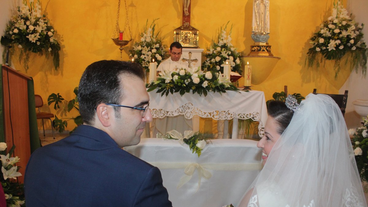 José Luis Martín y Fátima López Villegas contrajeron matrimonio en la Ermita de la Virgen de Fátima, en la localidad nijareña de San Isidro.