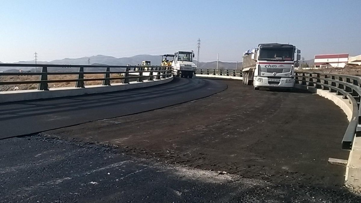 Construcción del tramo de la variante de Albox años atrás en una foto de archivo.