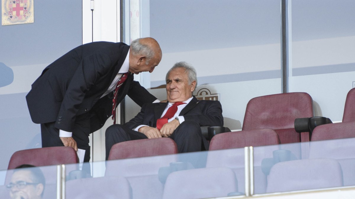 Alfonso García en el palco con Luis Guillén.