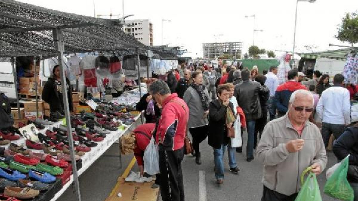 El mercadillo de los sábados volverá a cambiar de ubicación.