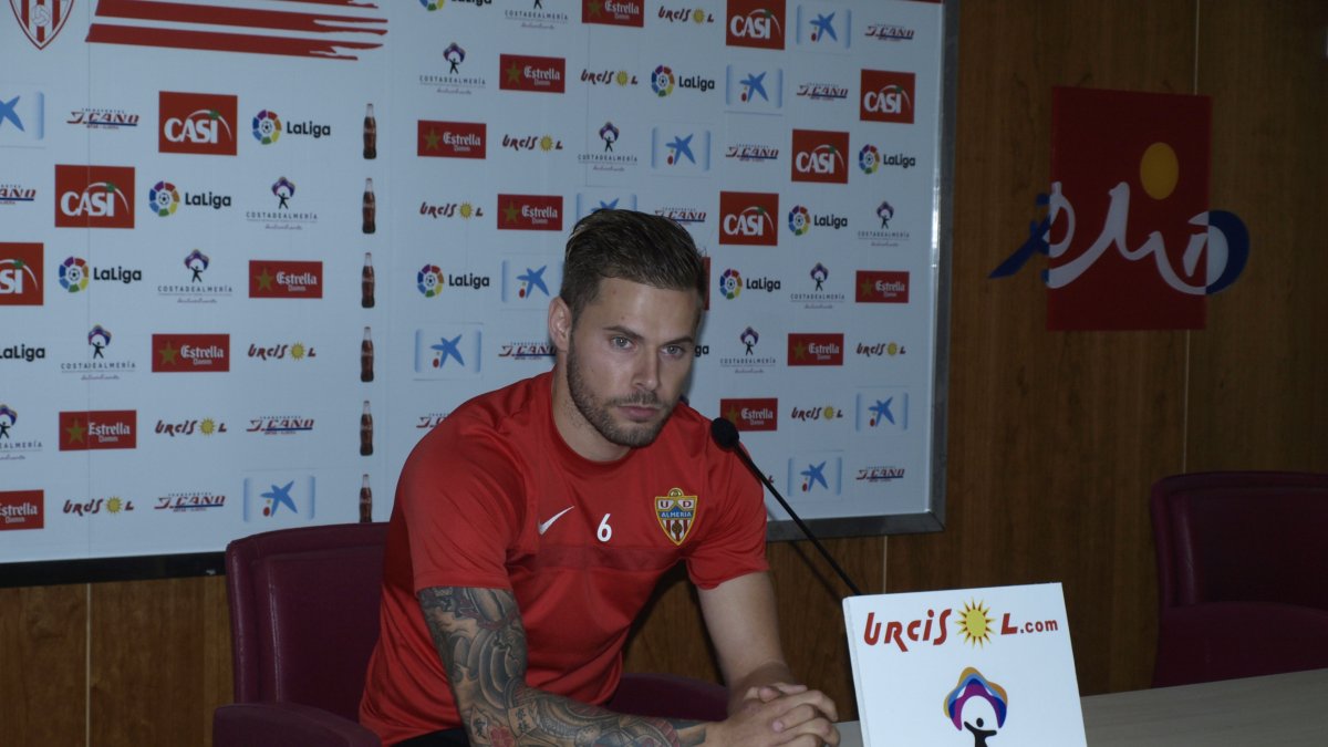 Mandi en rueda de prensa.