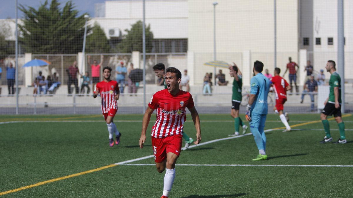 Dani Albiar celebrando el empate.