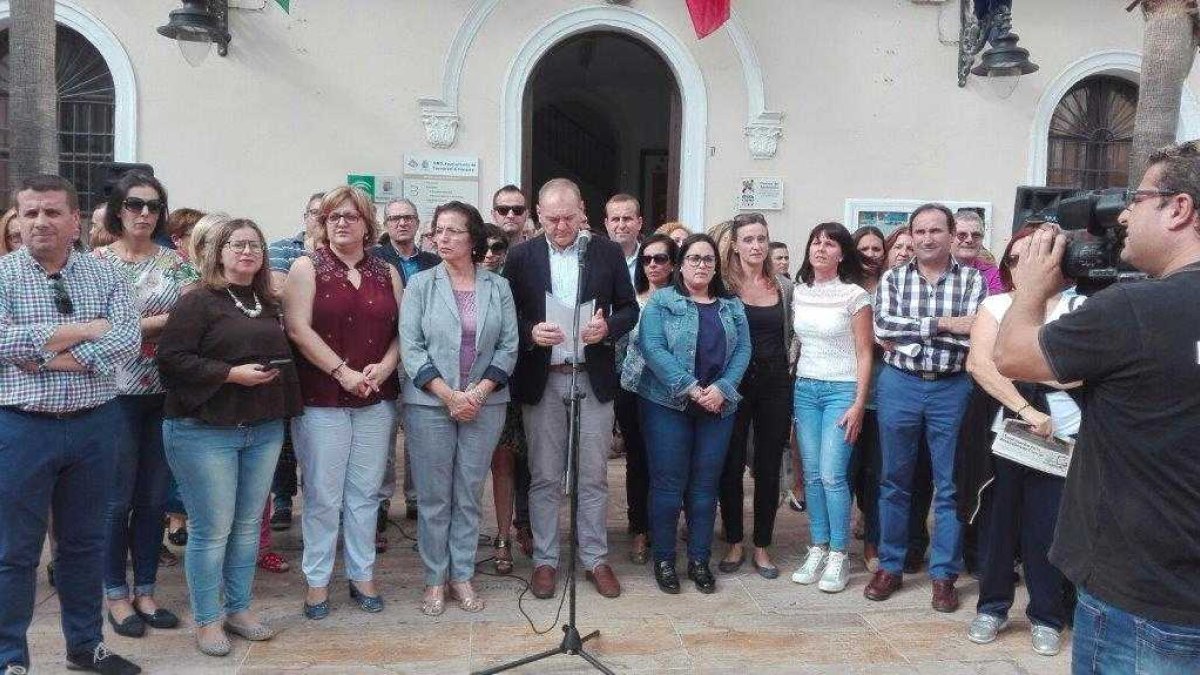 Minuto de silencio convocado en Cuevas.