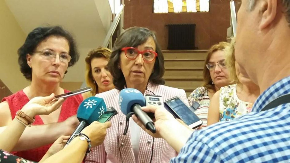Una de las visitas de Rosa Aguilar a la provincia de Almería.