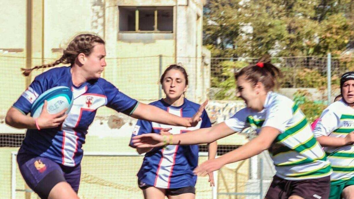La capitana en acción.