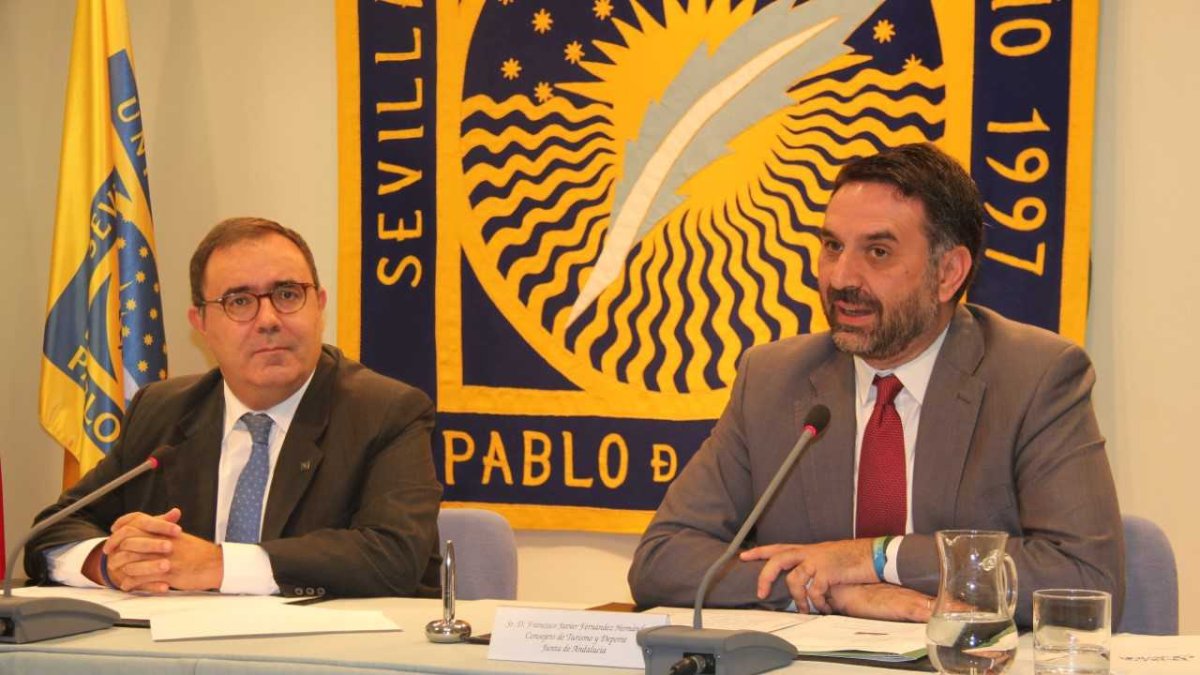 francisco Javier Fernández presentando el programa