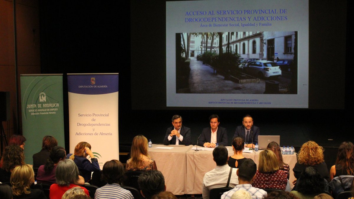 Inauguración de la primera jornada de trabajo llevada a cabo en la Sala B del Teatro Auditorio de El Ejido