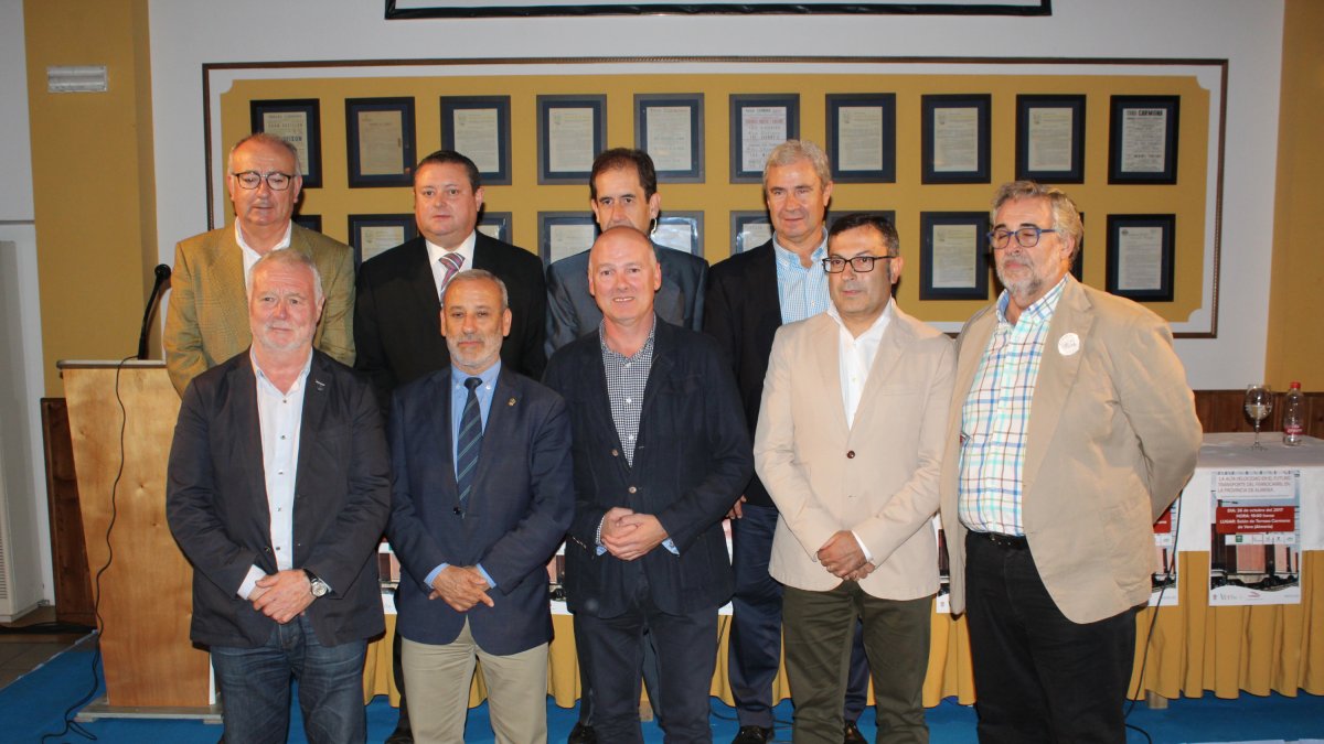 La Mesa del Ferrocarril y el Ayuntamiento de Vera reunieron a varios expertos en logística para hablar del futuro de la comarca.