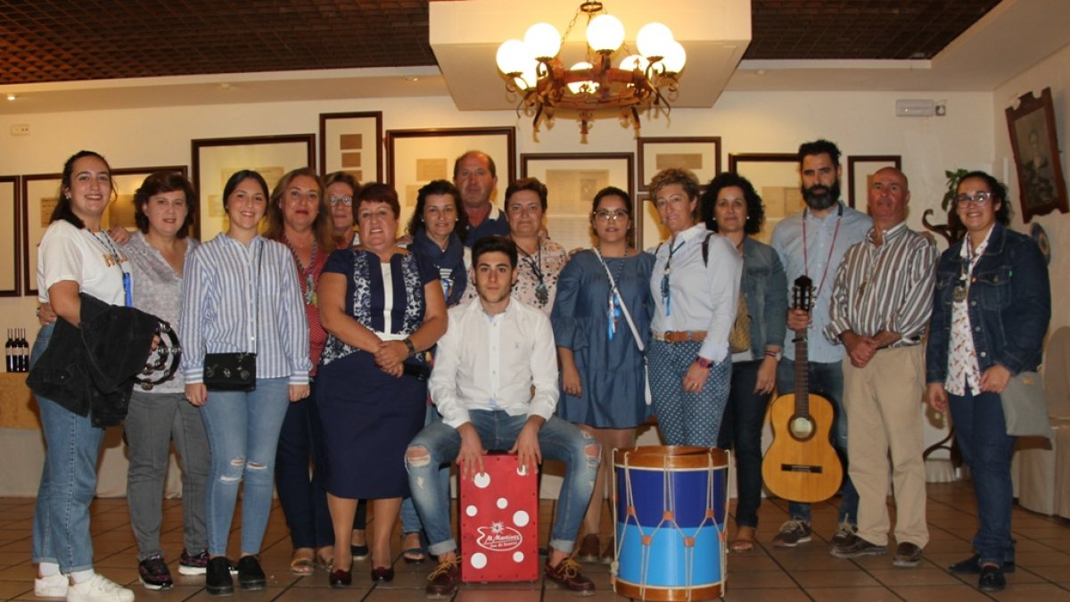 Uno de los momentos más emotivos fue la entrada del coro de la Hermandad de Ntra.Sra. del Rocío de Garrucha.