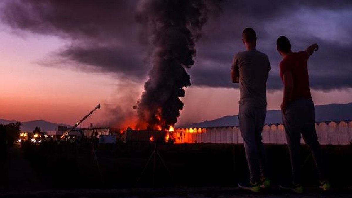 Imagen del incendio declarado esta tarde.