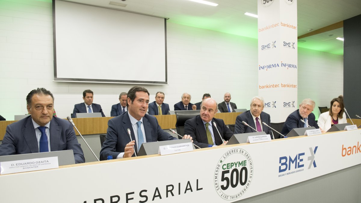 la cumbre de las pequeñas y medianas empresas estuvo presidida por Luis de Guindos.