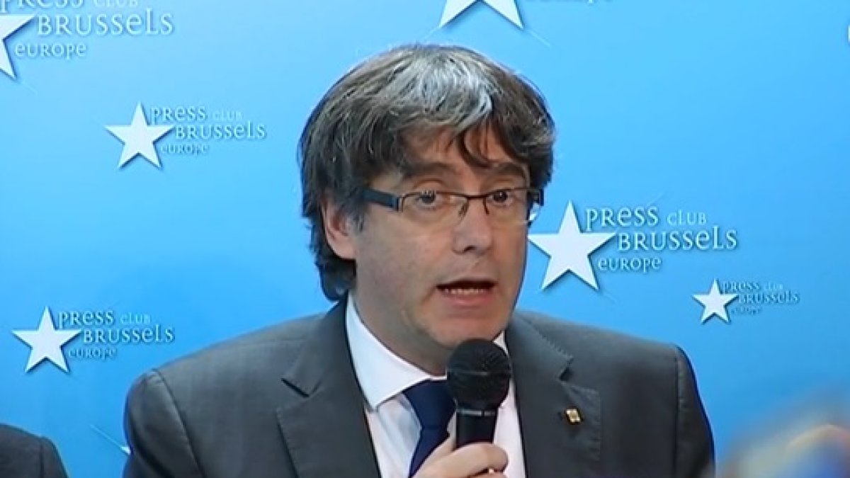 Carles Puigdemont comparece ante los medios de comunicación.