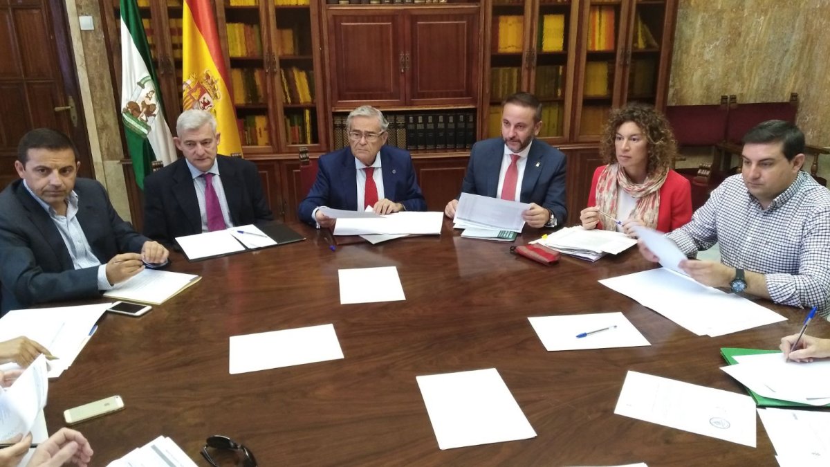Reunión de la Comisión del PFEA, celebrada este martes en la Subdelegación.
