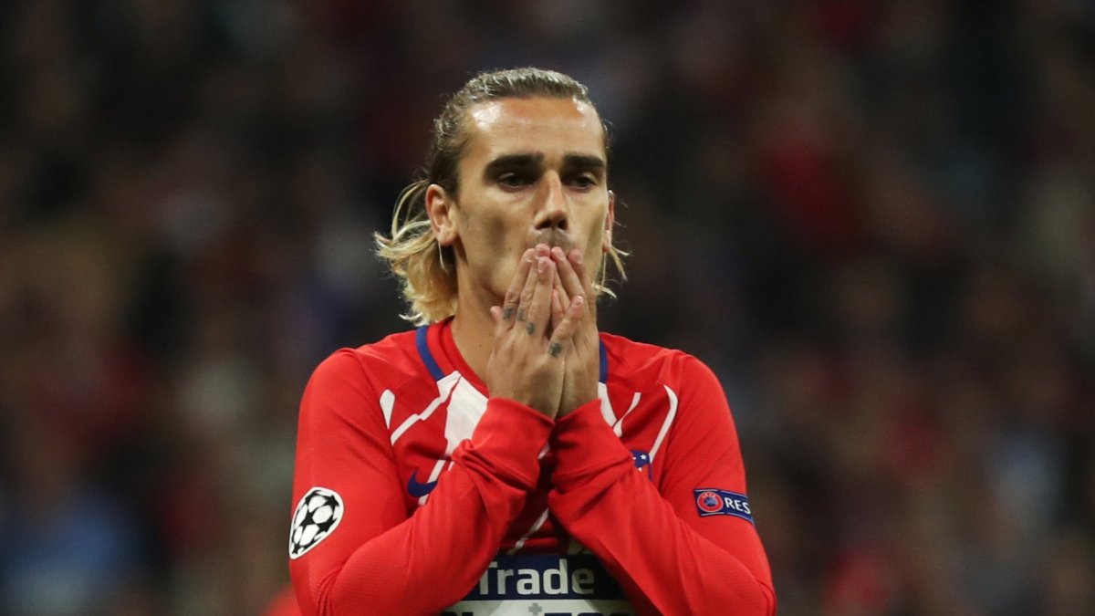 Griezmann se desespera en una jugada.