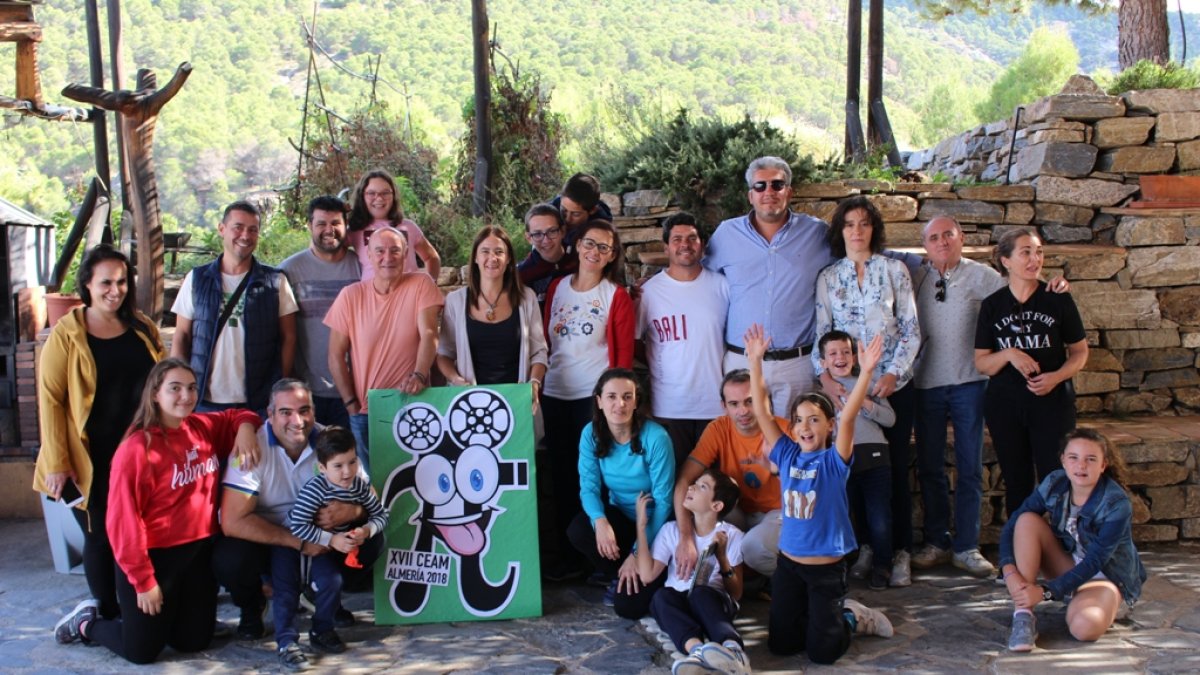 Algunos de los participantes en la reunión acudieron con sus hijos para un día de convivencia.
