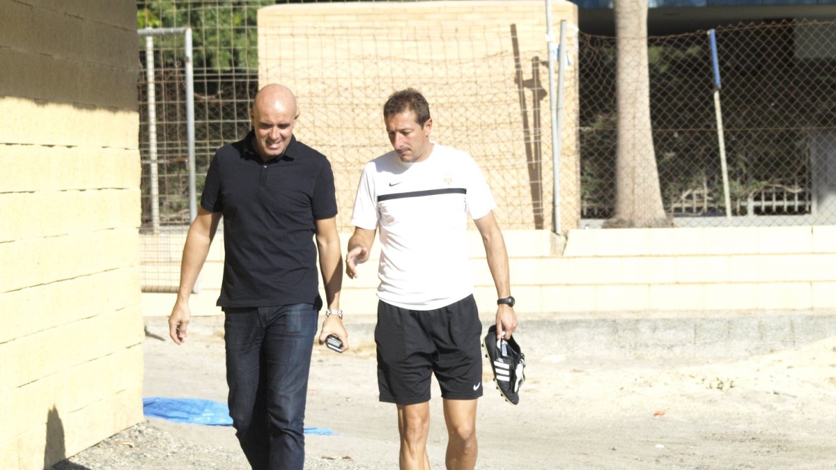 Joaquín Valerio y Luis Miguel Ramis entrando a la Vega.